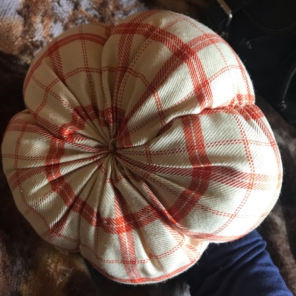 Fall plush pumpkin - Picture 3 of 3